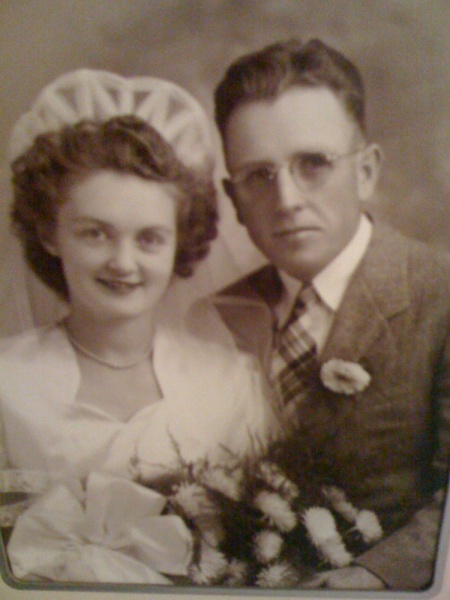 File:Les and grace linn wedding.JPG