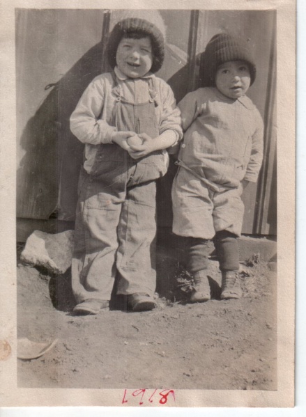 File:Les (5 years old) and sam linn.jpeg